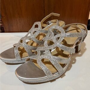 Naturalizer Silver Glitter Strappy Heels Party Wedding Size 7 1/2. NEW!